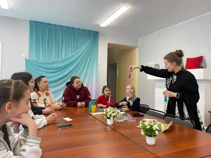 Фото: демонстрация готового изделия участников мероприятия