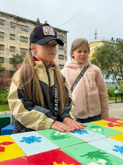 Девочки играют в мемо