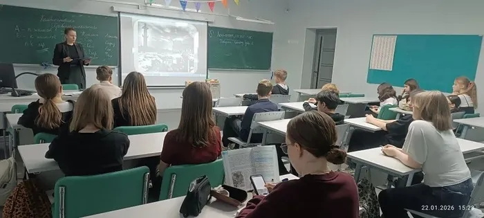 Фото: Информационный час идёт в 7 "А" классе
