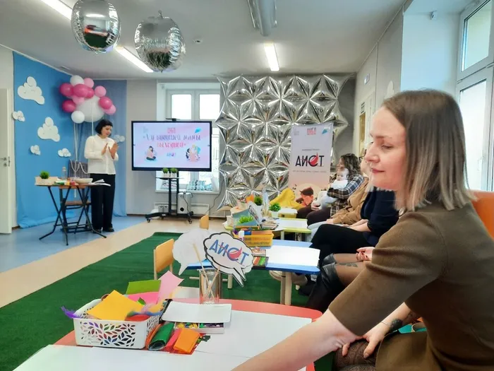 Участники творческой встречи на лекции от спикера