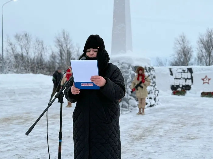 Ведущая митинга Слепцова НА