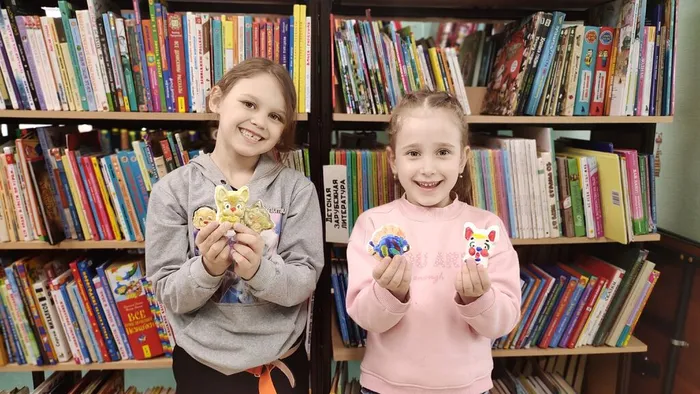 Фото: Юные участники с готовыми работами