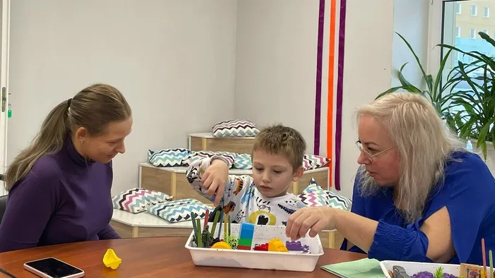 Фото: участники мероприятия с психологом Ахмед Я.