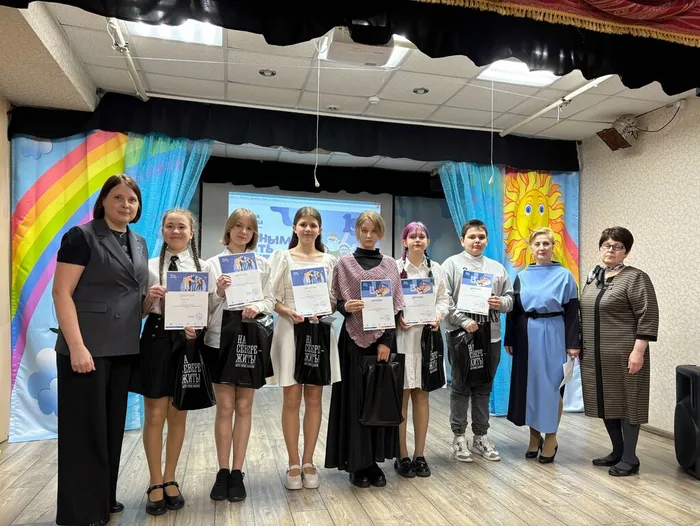 Фото: Участники и жюри муниципального этапа конкурса "Живая классика"