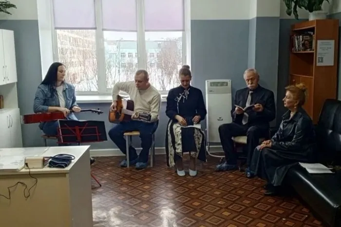 Фото: участники Клубня готовятся к выступлению