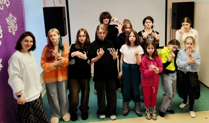 Фото: Юлия с участниками театр-студии "Окно"