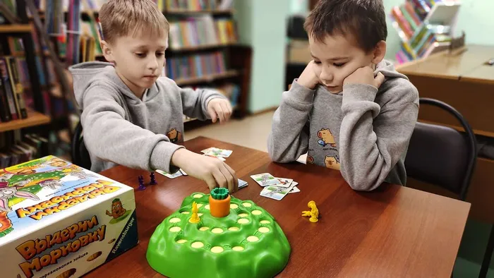 Фото: участники за игрой