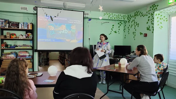 Фото: участники мероприятия отвечают на вопрос викторины