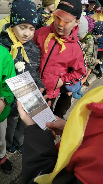 Фото: Буклет в процессе распространения