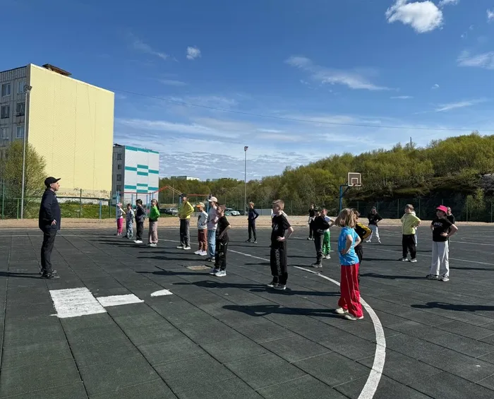Специалисты ЦКБО проводят разминку для школьников