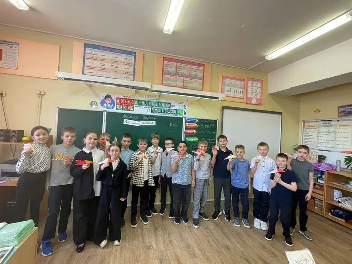 Фото: школьники с поделками