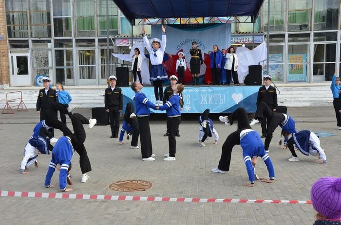 На площади ЗАТО город Заозерск состоялась Акция "С юбилеем, Мурманская область!"
